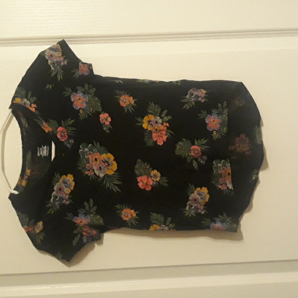 Old Navy black floral t shirt
